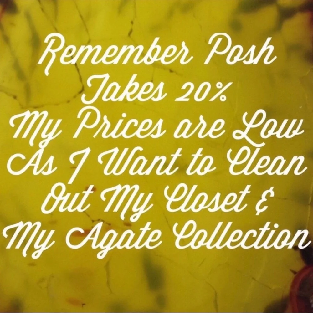 Vintage Mother of Pearl Round Pierced Earrings - Picture 8 of 9